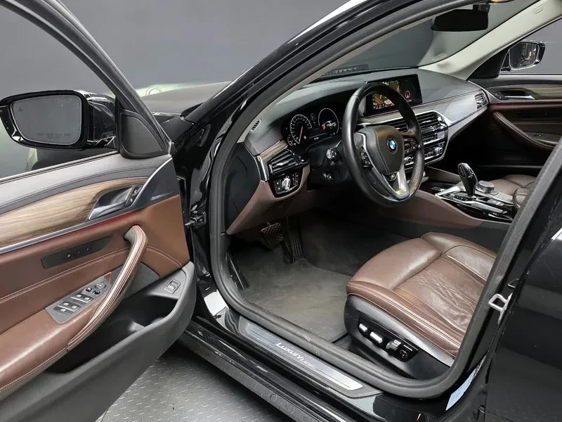 BMW 530 I xDrive Luxury Plus, снимка 11 - Автомобили и джипове - 55132425