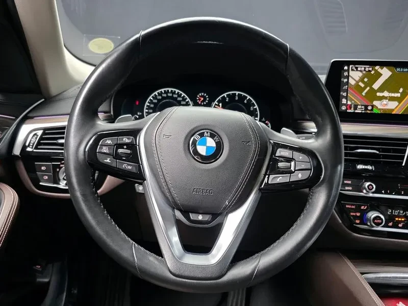BMW 530 I xDrive Luxury Plus, снимка 13 - Автомобили и джипове - 55132425