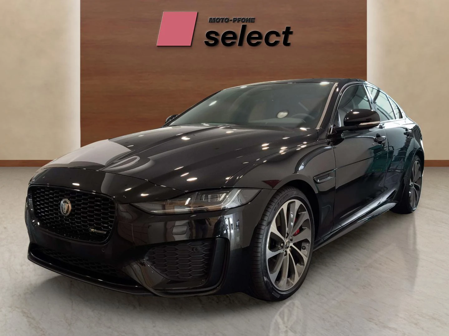 Jaguar XE 2.0, снимка 1