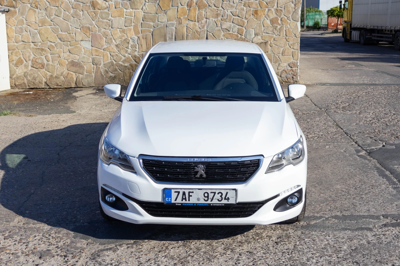 Peugeot 301 1.2 - изображение 2