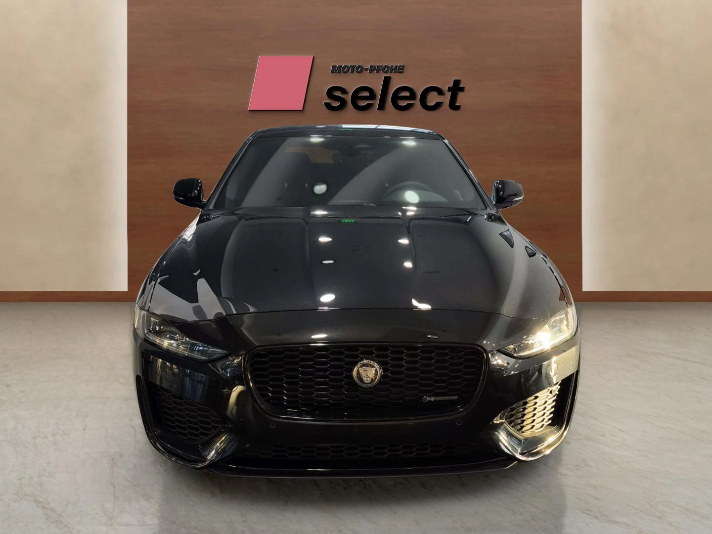 Jaguar XE 2.0 - изображение 6