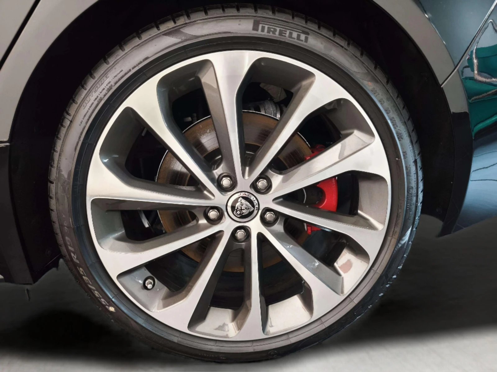 Jaguar XE 2.0 - изображение 7