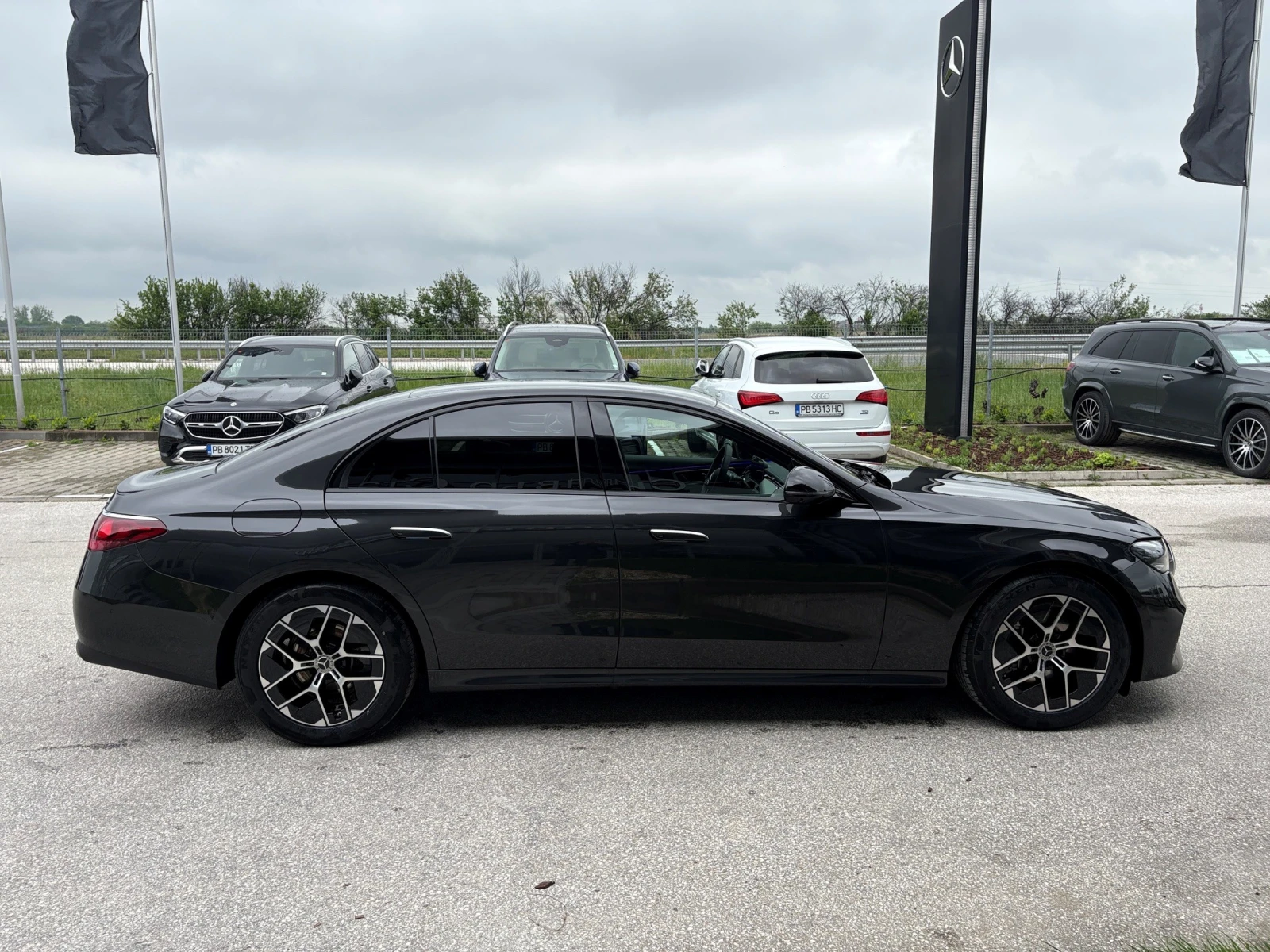 Mercedes-Benz E 220 d 4MATIC, снимка 7 - Автомобили и джипове - 53154355