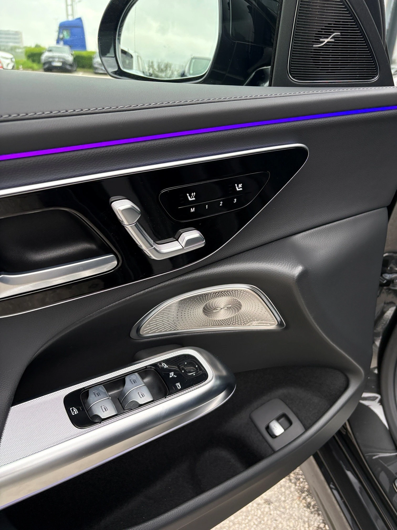 Mercedes-Benz E 220 d 4MATIC, снимка 13 - Автомобили и джипове - 53154355