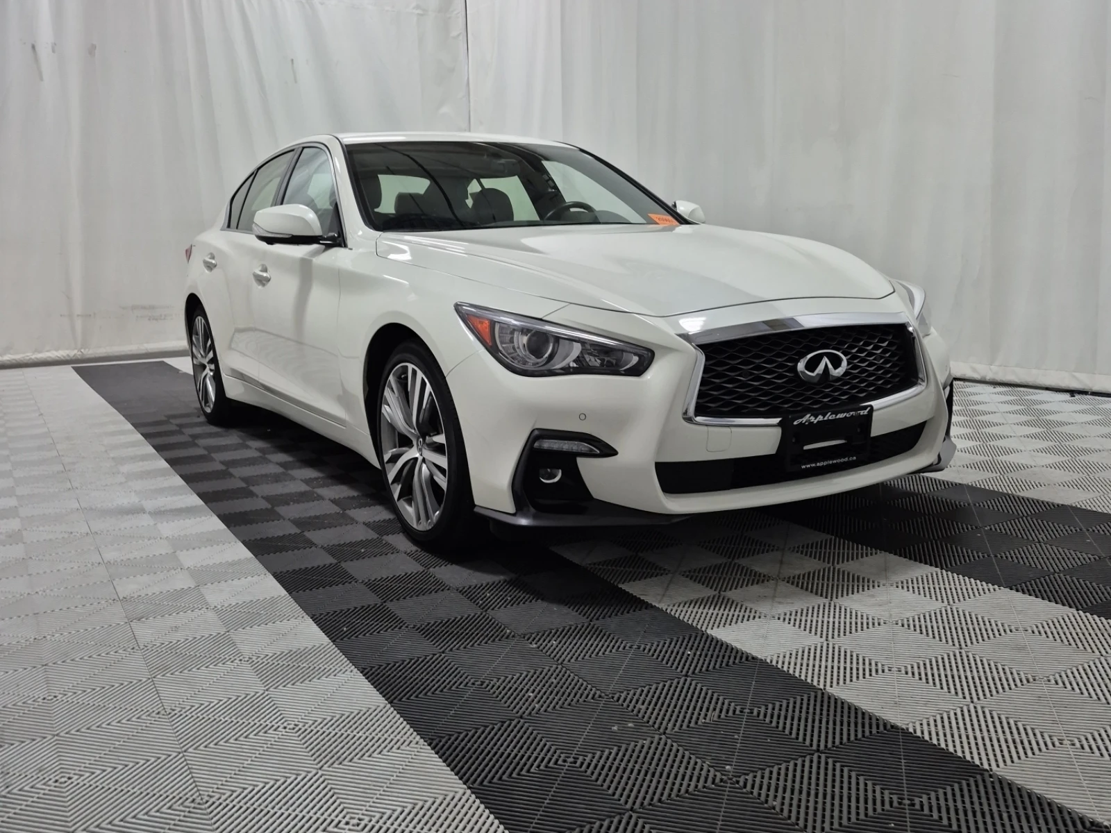 Infiniti Q50 SPORT TECH * * CARFAX * * АВТО КРЕДИТ * * , снимка 2 - Автомобили и джипове - 53864262