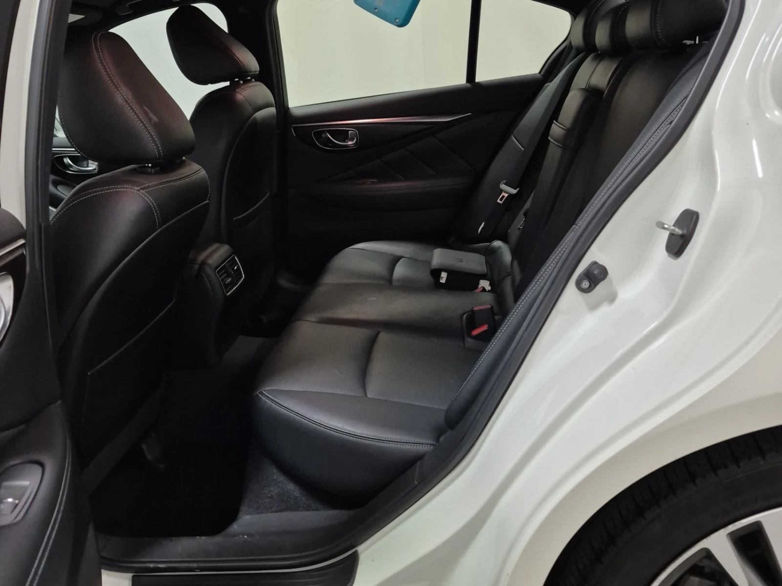 Infiniti Q50 SPORT TECH * * CARFAX * * АВТО КРЕДИТ * * , снимка 11 - Автомобили и джипове - 53864262