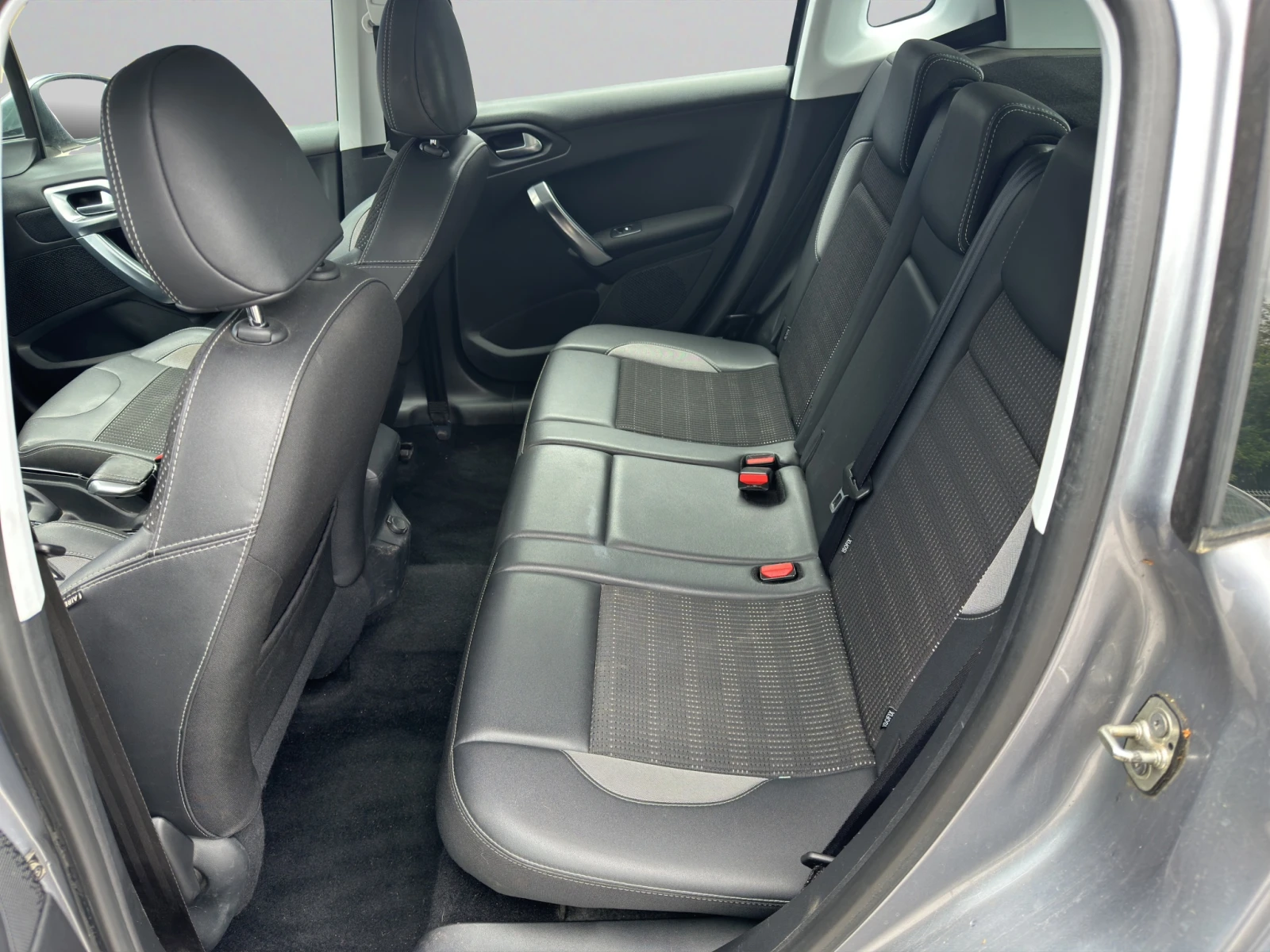 Peugeot 2008 ALLURE 1.2 e-THP 110 EAT6 STT EURO 6.2, снимка 10 - Автомобили и джипове - 54595341
