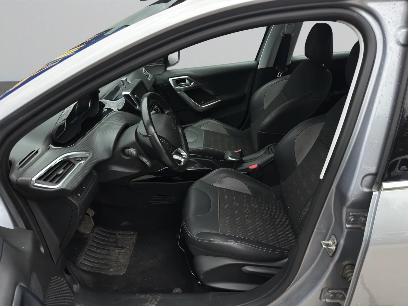 Peugeot 2008 ALLURE 1.2 e-THP 110 EAT6 STT EURO 6.2, снимка 9 - Автомобили и джипове - 54595341
