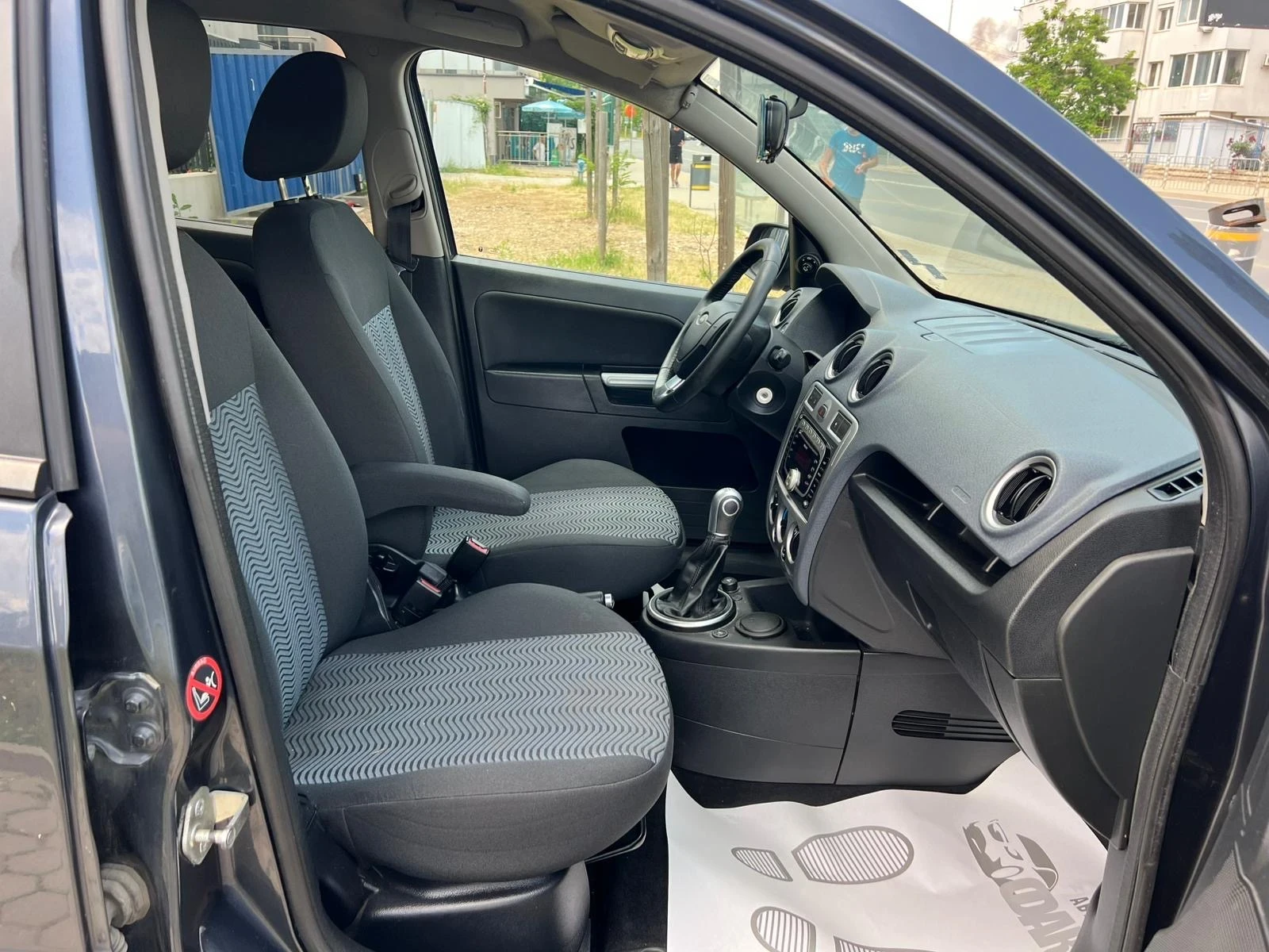 Ford Fusion 1.4i/ГАЗ, снимка 11 - Автомобили и джипове - 55012765