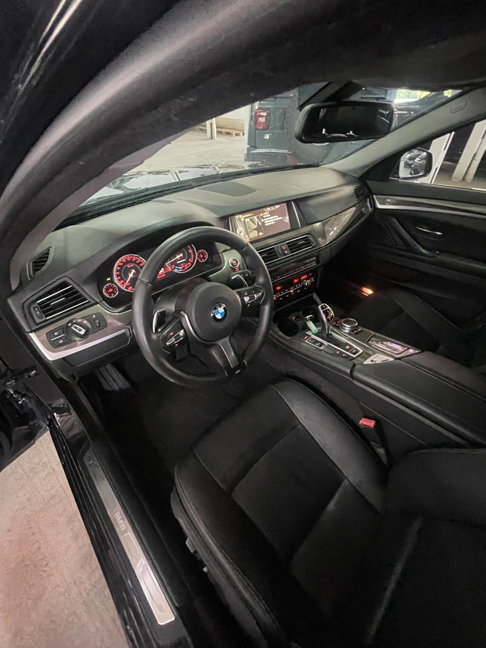 BMW 530 XD/Mpak/face/Дигитал/ОБСЛУЖЕНА!!!, снимка 10 - Автомобили и джипове - 55193592