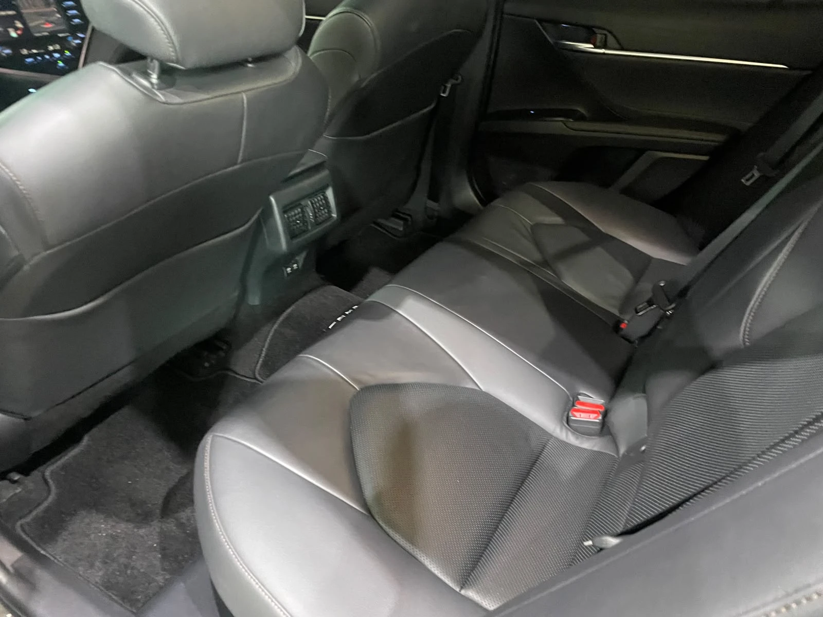 Toyota Camry 2.5 XLE ! Hybrid !, снимка 11 - Автомобили и джипове - 55295581
