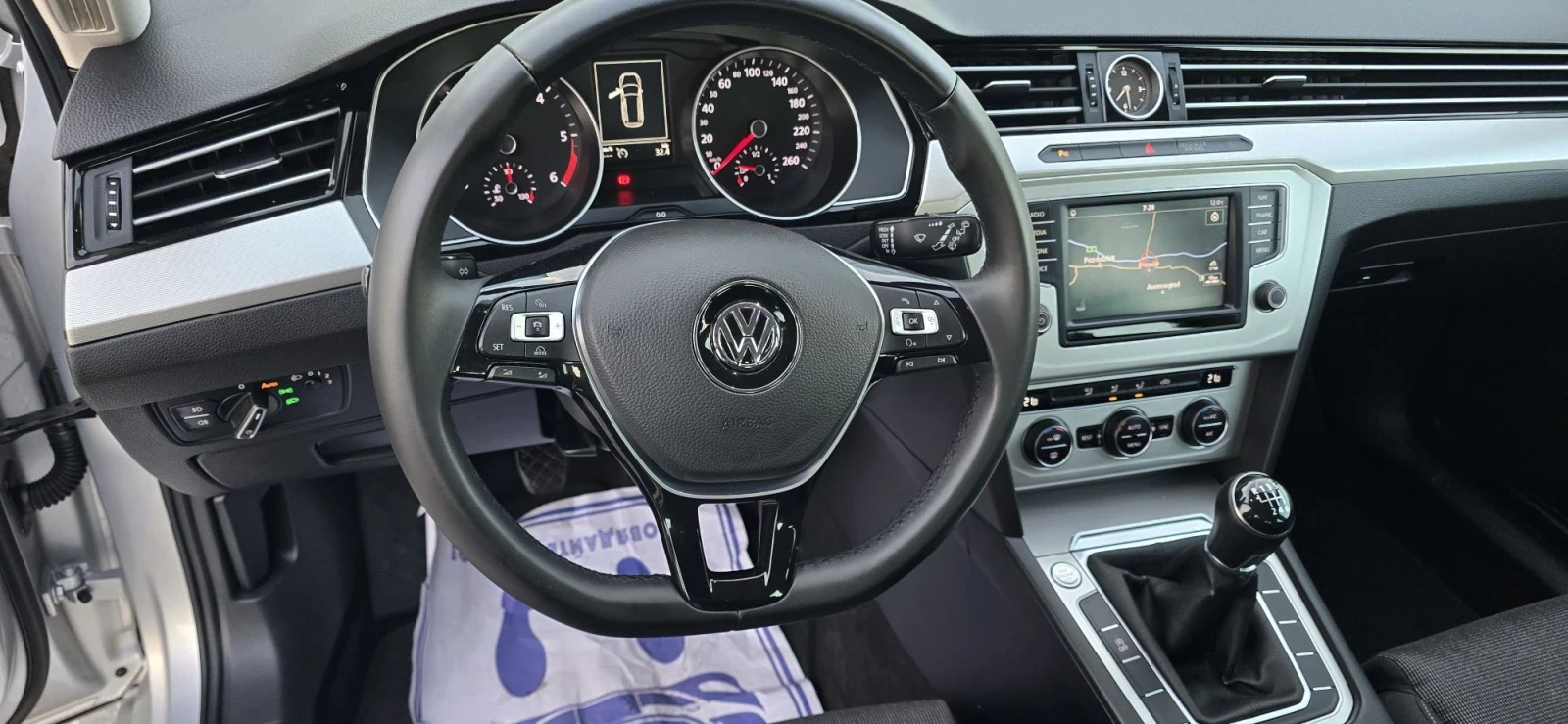 VW Passat 2.0 TDI 150к.с. HIGHLINE* Keyless* DISTRO, снимка 16 - Автомобили и джипове - 56090640