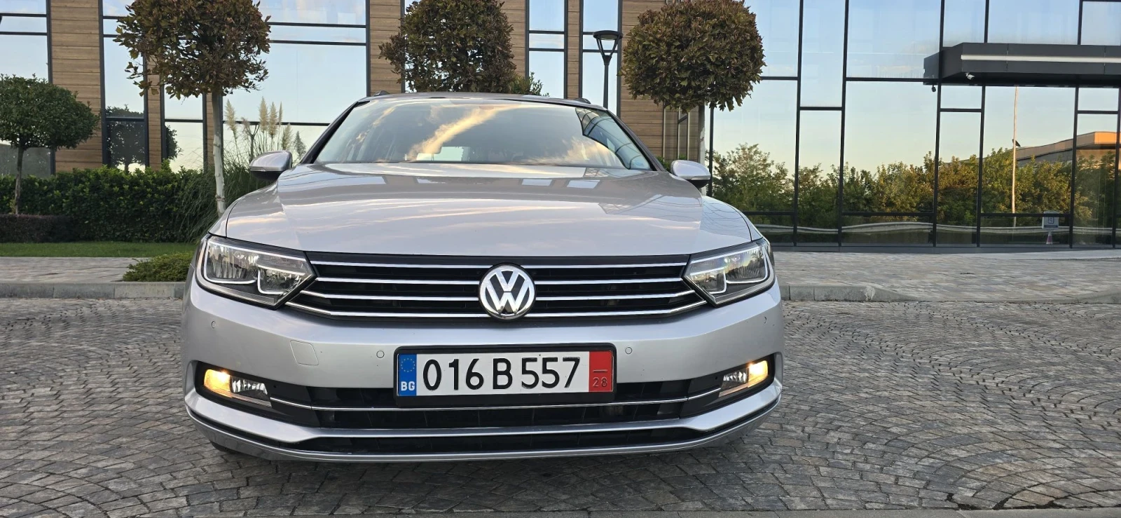 VW Passat 2.0 TDI 150к.с. HIGHLINE* Keyless* DISTRO, снимка 2 - Автомобили и джипове - 56090640