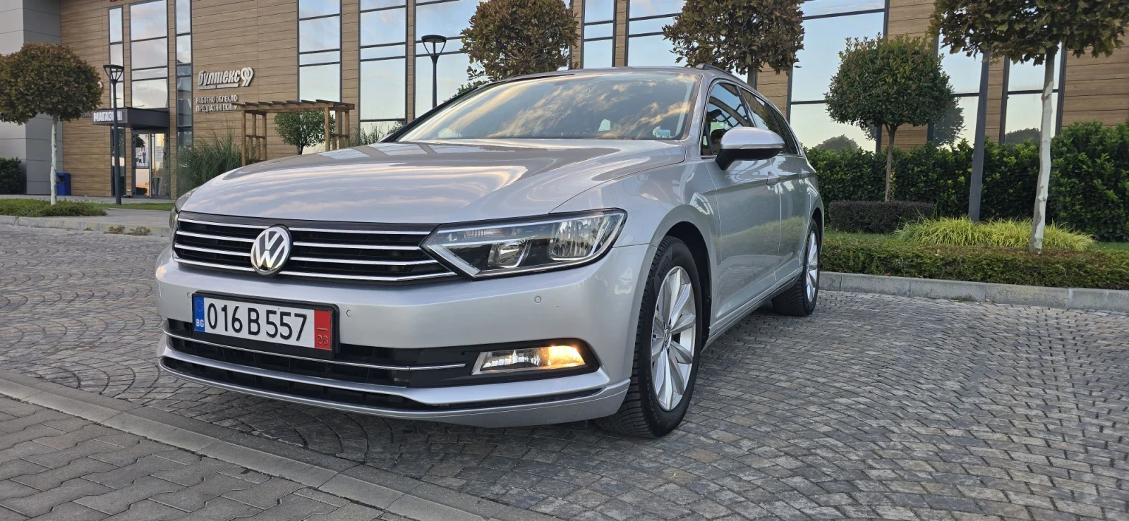 VW Passat 2.0 TDI 150к.с. HIGHLINE* Keyless* DISTRO, снимка 3 - Автомобили и джипове - 56090640