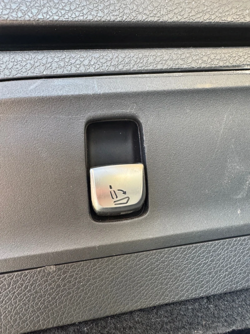 Mercedes-Benz GLC 300 4MATIC | 1 СОБСТВЕНИК | 56 000км | СЕРВИЗНА, снимка 14 - Автомобили и джипове - 52435131