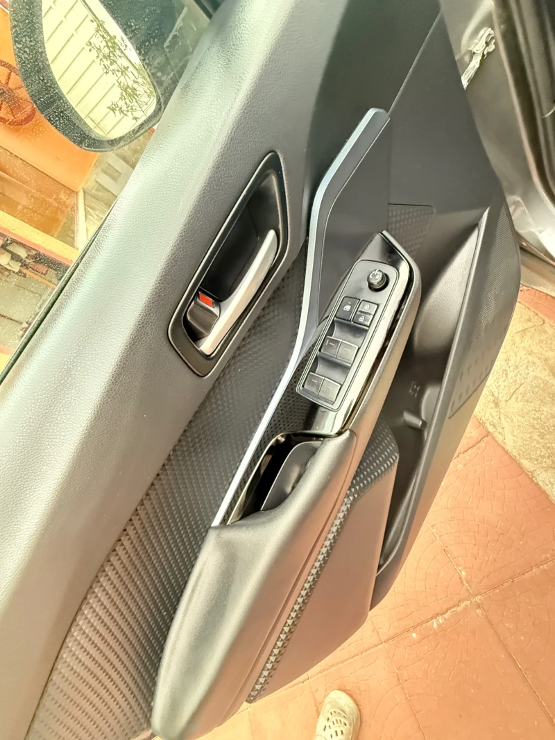 Toyota C-HR 1.8 Hybrid , снимка 7 - Автомобили и джипове - 52974437