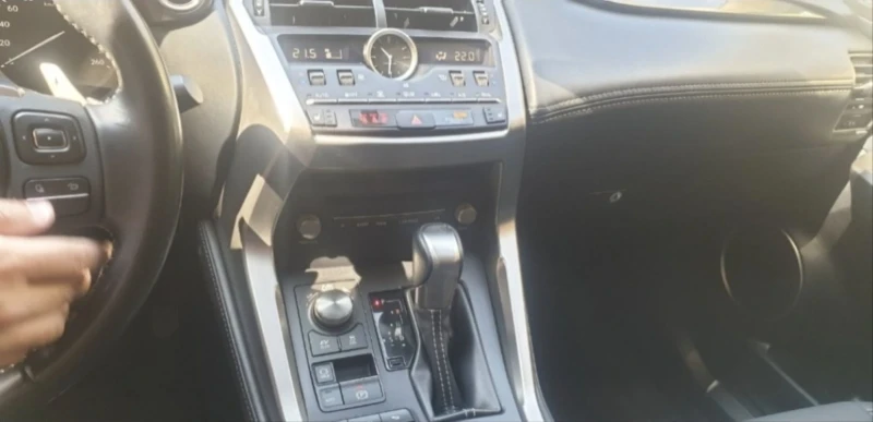 Lexus NX 300h, снимка 8 - Автомобили и джипове - 53189862