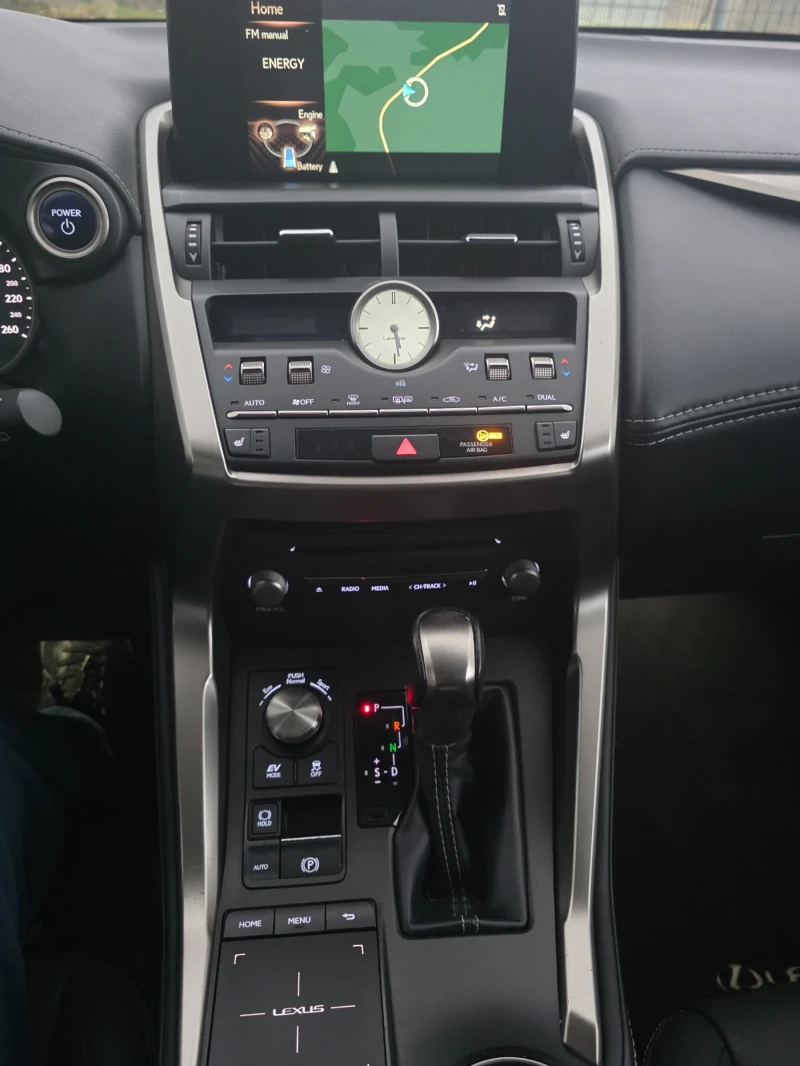 Lexus NX 300h, снимка 12 - Автомобили и джипове - 53189862
