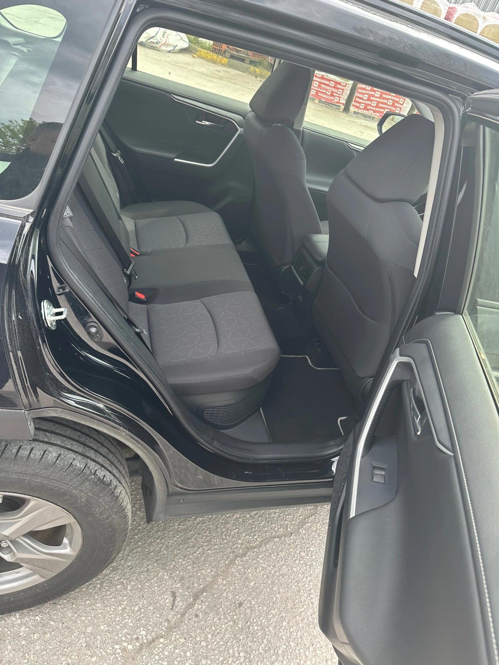 Toyota Rav4 2.5 налична 4x4 * AHK, Navi, LED, el Hec - изображение 10