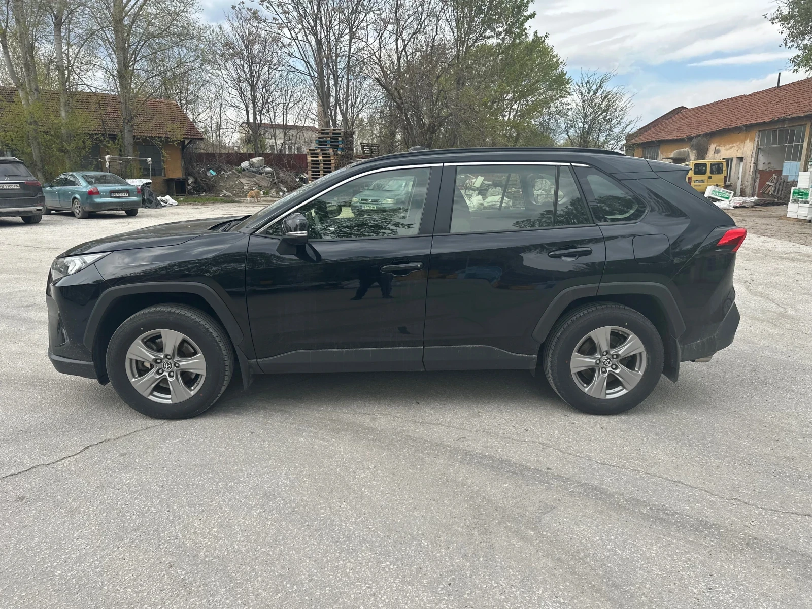 Toyota Rav4 2.5 налична 4x4 * AHK, Navi, LED, el Hec - изображение 3
