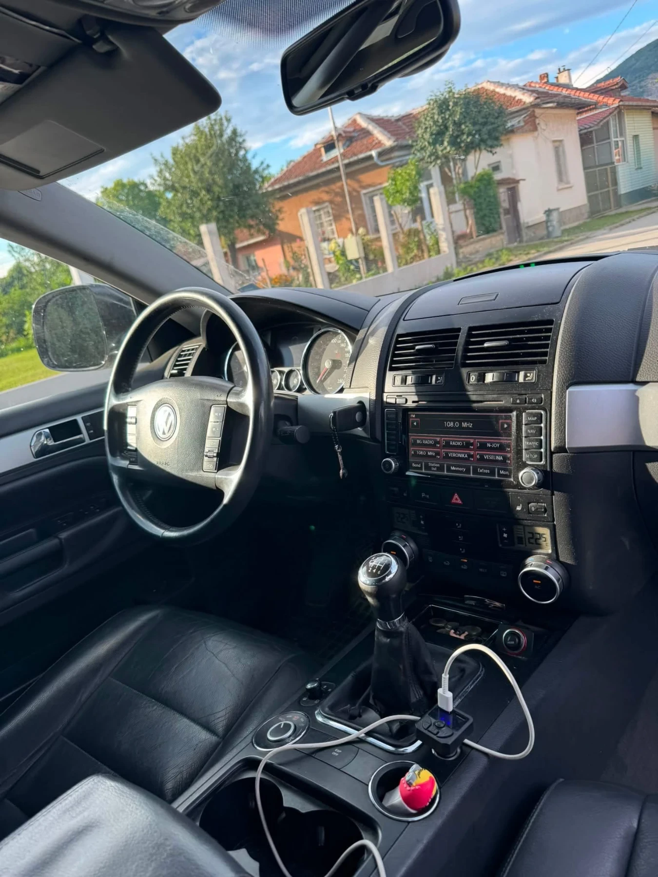VW Touareg 3.0 224 Ръчка!, снимка 4 - Автомобили и джипове - 55295747