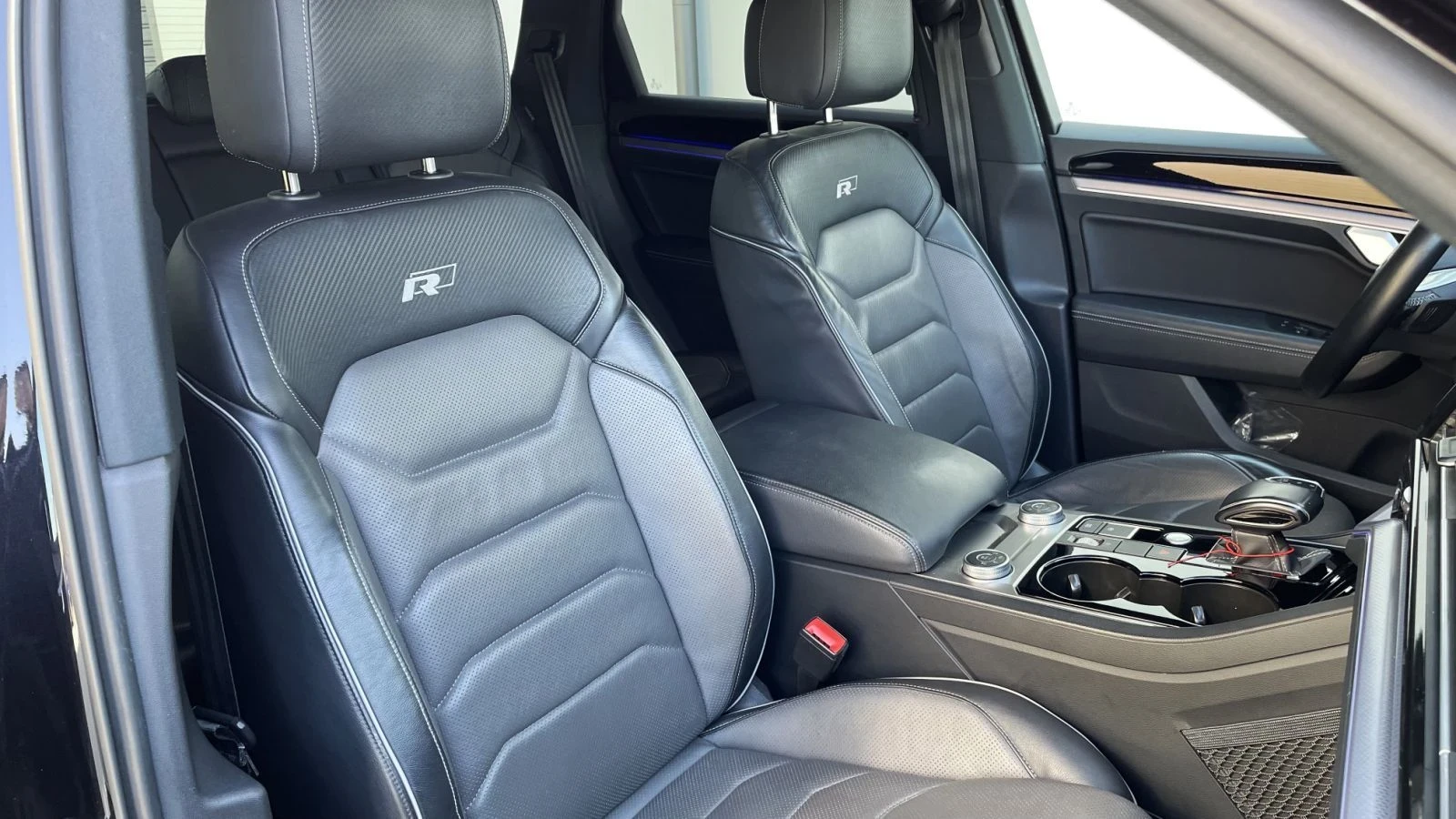 VW Touareg V6 TDI 4MOTION R-line Всички екстри, снимка 6 - Автомобили и джипове - 55804974