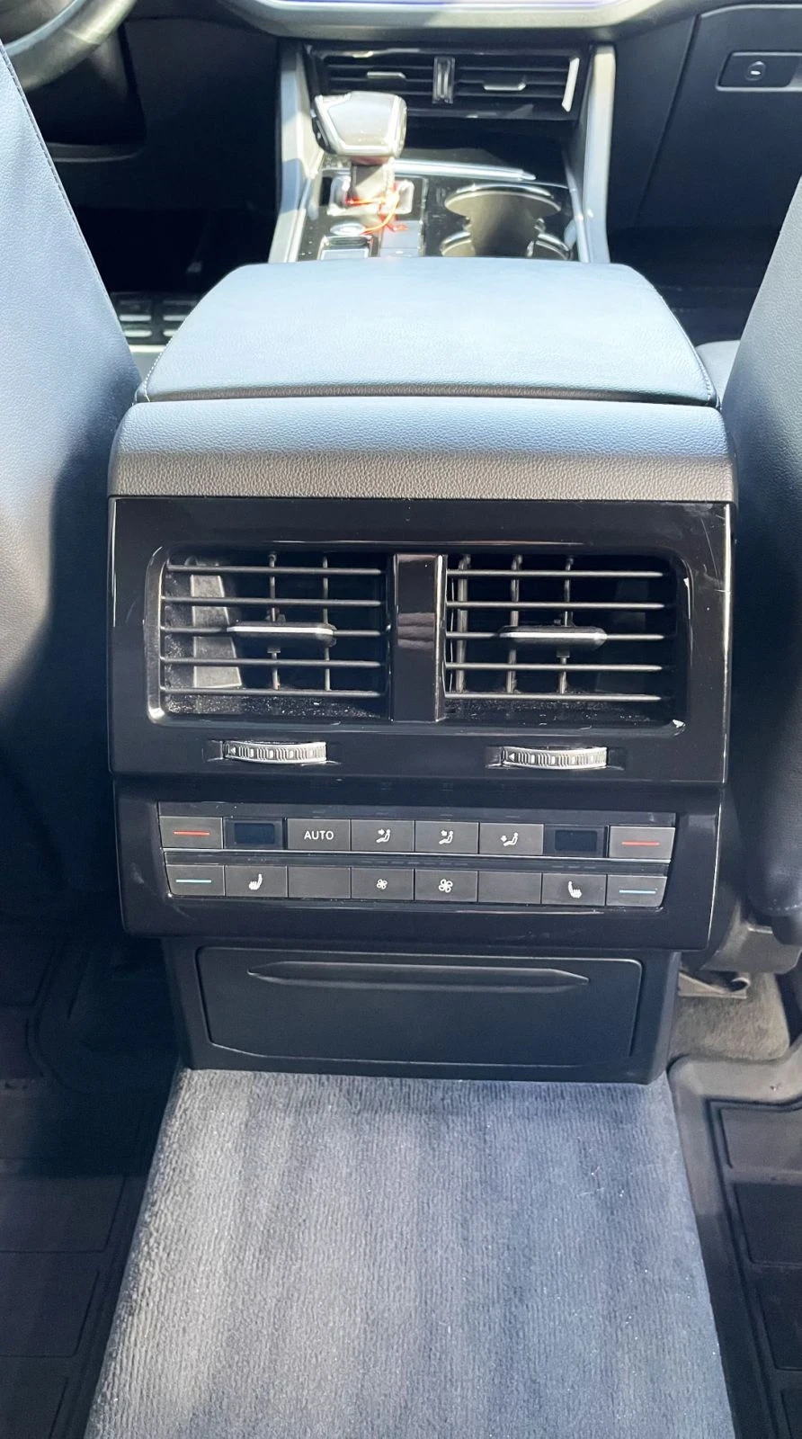 VW Touareg V6 TDI 4MOTION R-line Всички екстри, снимка 3 - Автомобили и джипове - 55804974