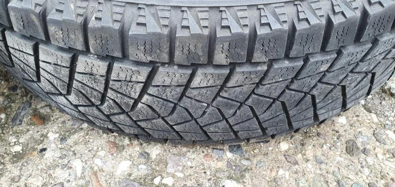 Гуми Зимни 225/70R17, снимка 7 - Гуми и джанти - 34624452