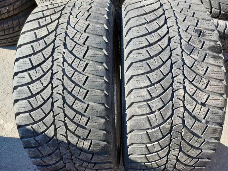 Гуми Зимни 245/45R17, снимка 1 - Гуми и джанти - 35992211