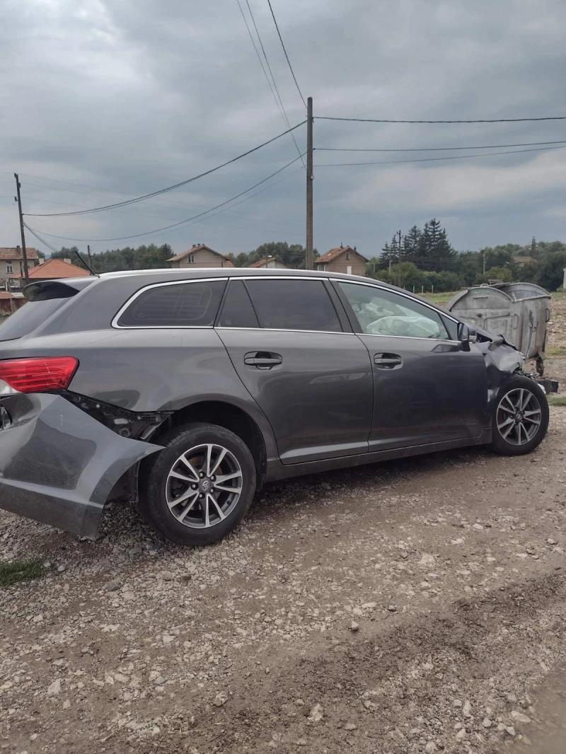 Toyota Avensis 2.0 16V, снимка 1 - Автомобили и джипове - 37858155