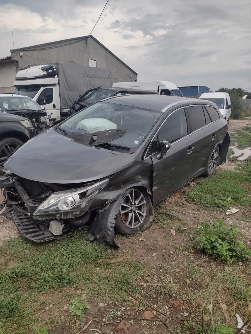 Toyota Avensis 2.0 16V, снимка 5 - Автомобили и джипове - 37858155