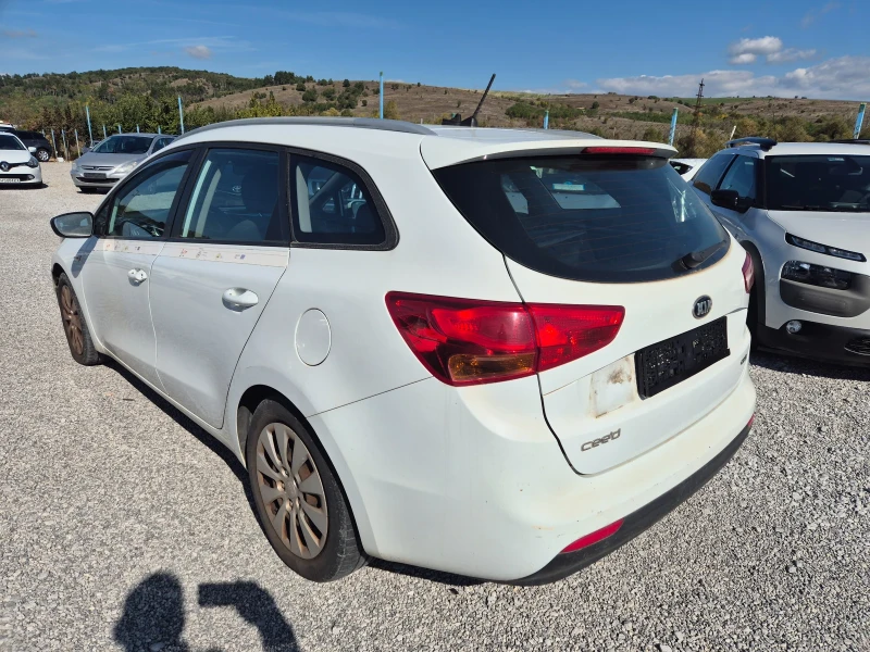 Kia Ceed 1.6 CRDI, снимка 4 - Автомобили и джипове - 47627281