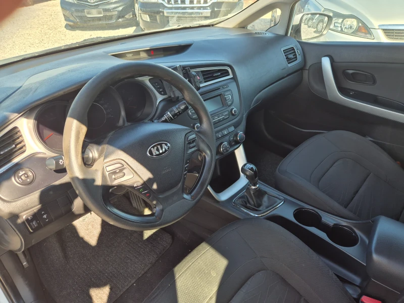 Kia Ceed 1.6 CRDI, снимка 6 - Автомобили и джипове - 47627281