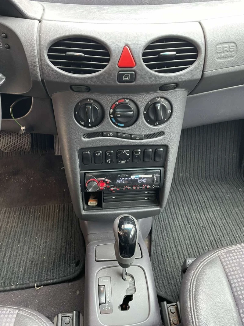 Mercedes-Benz A 190, снимка 9 - Автомобили и джипове - 49132106