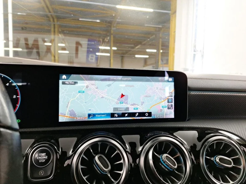 Mercedes-Benz CLA 180, снимка 12 - Автомобили и джипове - 49750583