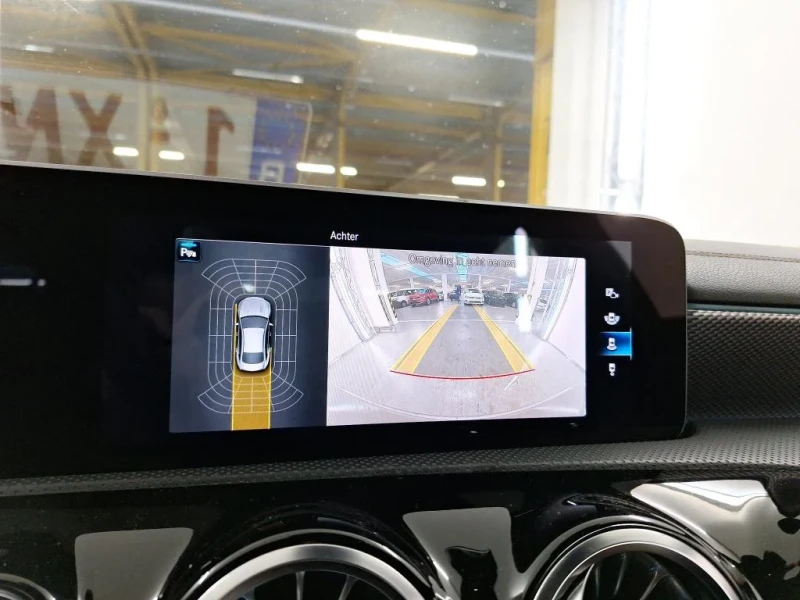 Mercedes-Benz CLA 180, снимка 14 - Автомобили и джипове - 49750583