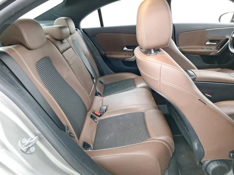 Mercedes-Benz CLA 180, снимка 11 - Автомобили и джипове - 49750583