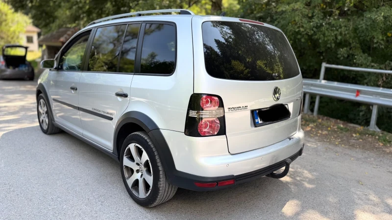 VW Touran, снимка 3 - Автомобили и джипове - 52070179