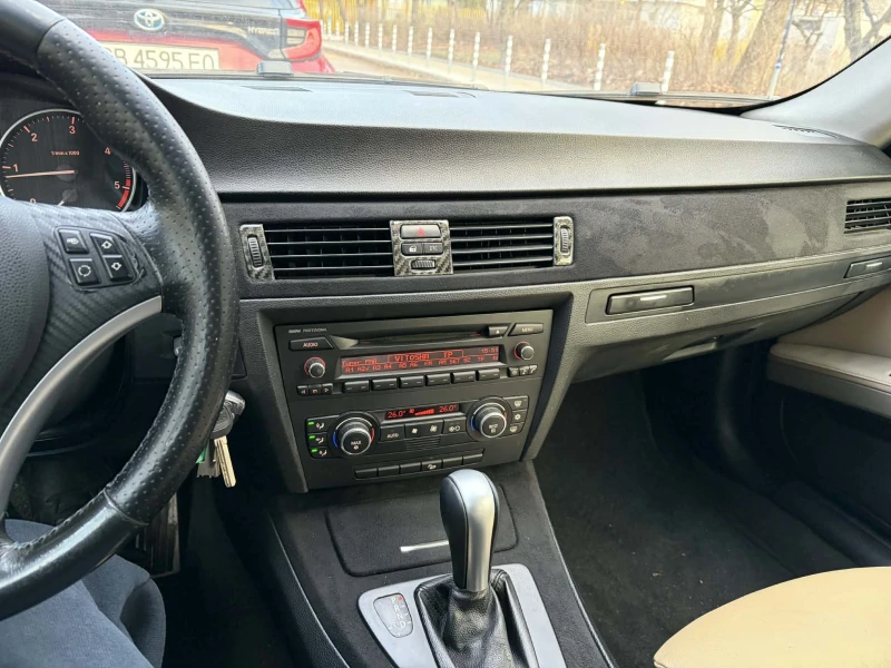 BMW 320 Автомат Mpack/FACE/X-drive, снимка 16 - Автомобили и джипове - 52718561