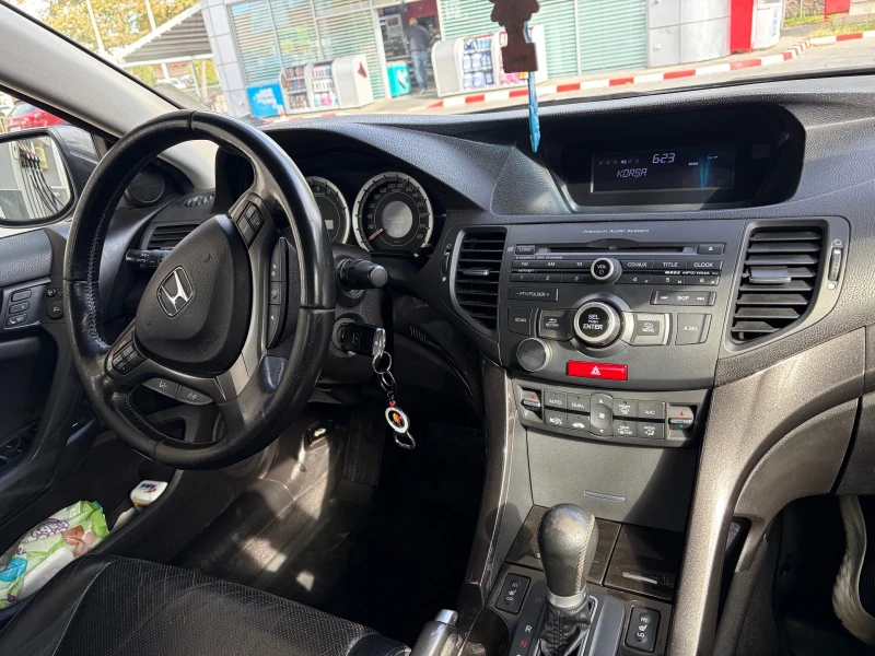 Honda Accord 8 (facelift) 2.0 i-VTEC (156 кс) 6MT, снимка 5 - Автомобили и джипове - 52542836