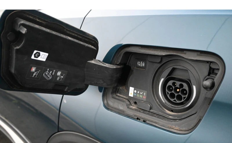 Peugeot 3008 PHEV/225HP/18&#39;&#39;/KLESS/CAM/LED/332v - 55299 лв. - 20499527 | Car24.bg