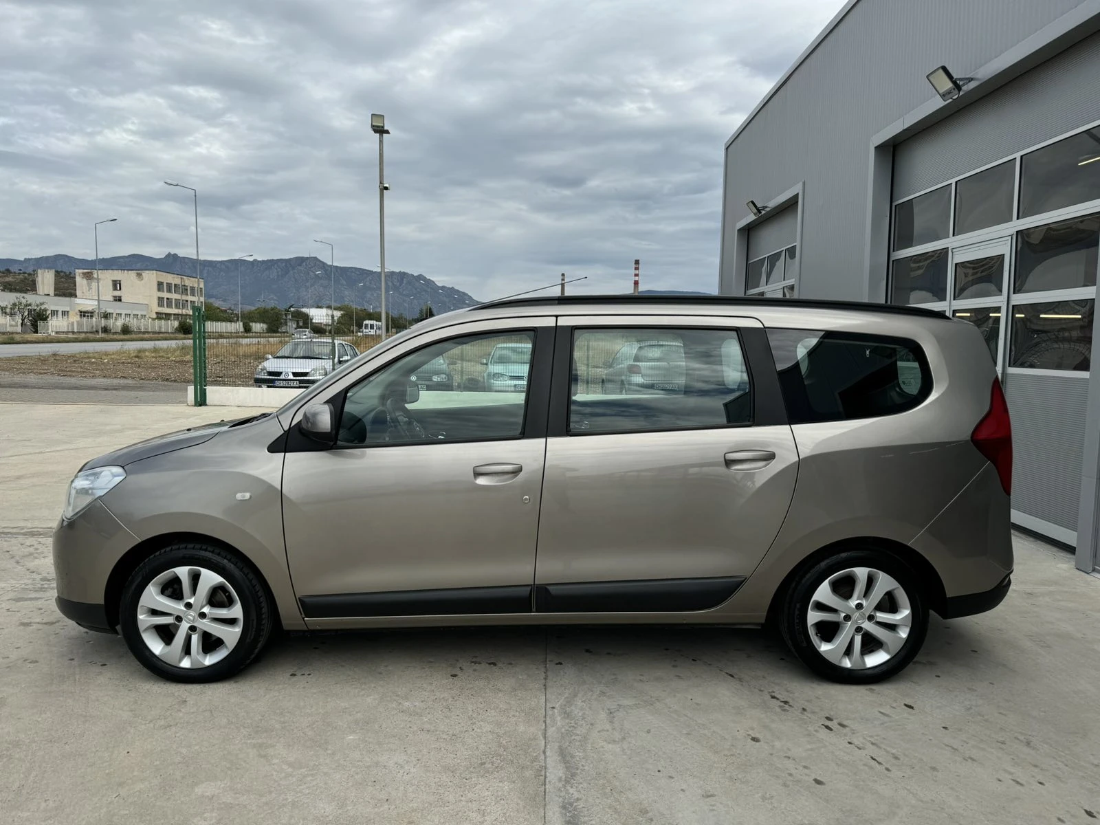 Dacia Lodgy 1.5dci 110ps 6skorosti - изображение 2