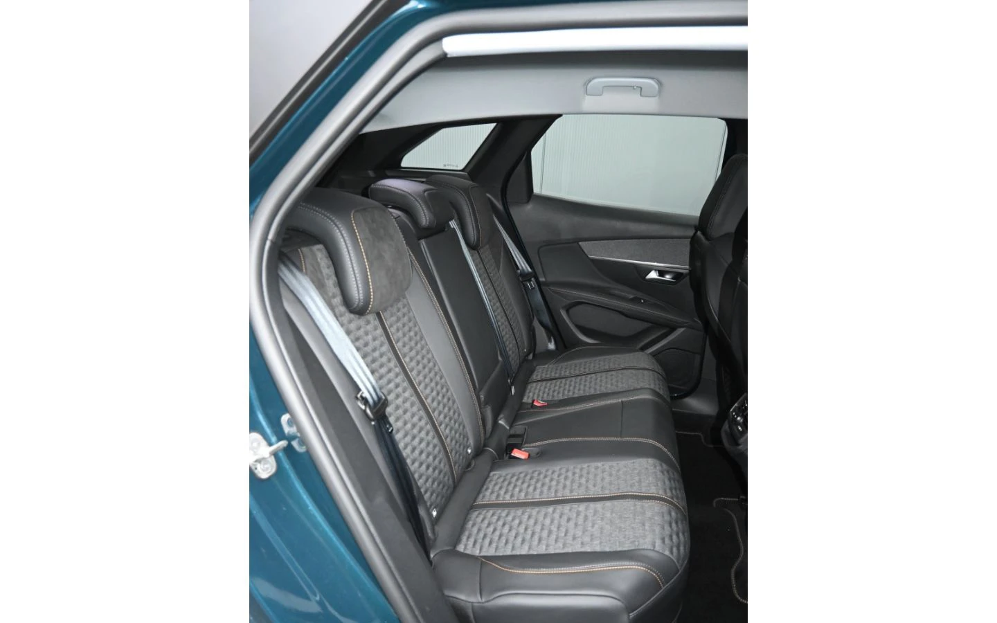 Peugeot 3008 PHEV/225HP/18''/KLESS/CAM/LED/332v - изображение 9
