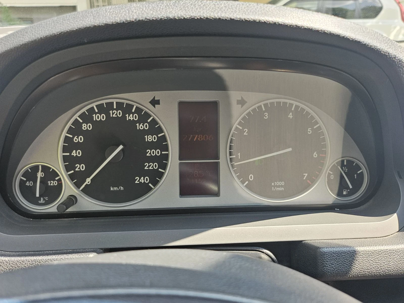 Mercedes-Benz B 200  - изображение 10