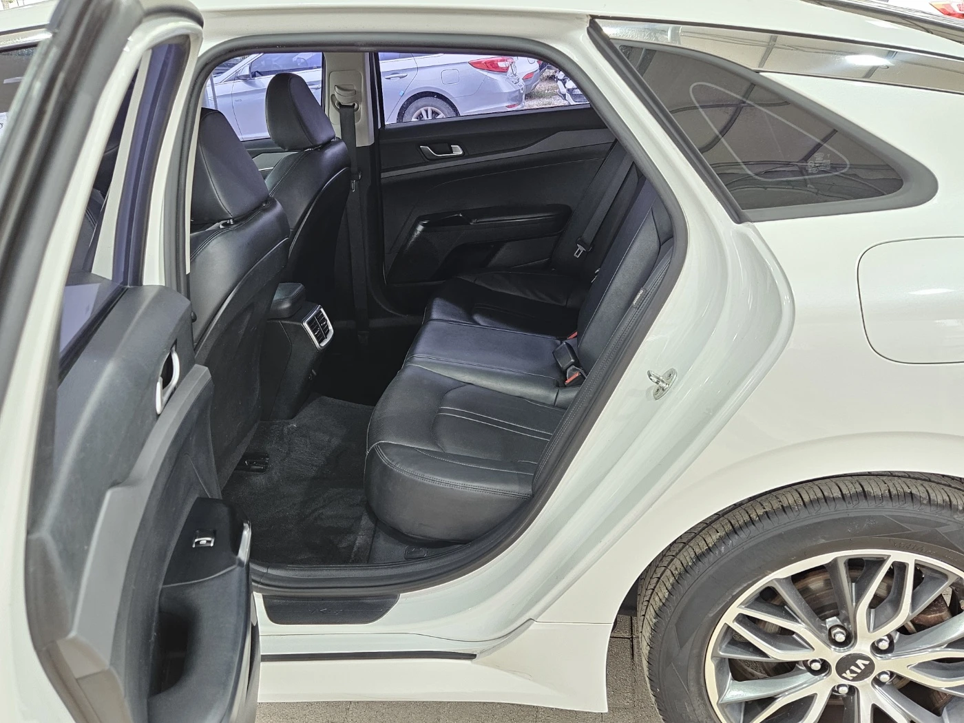 Kia K5 Гаранция, Сервиз, Резервни части Реални км - изображение 8