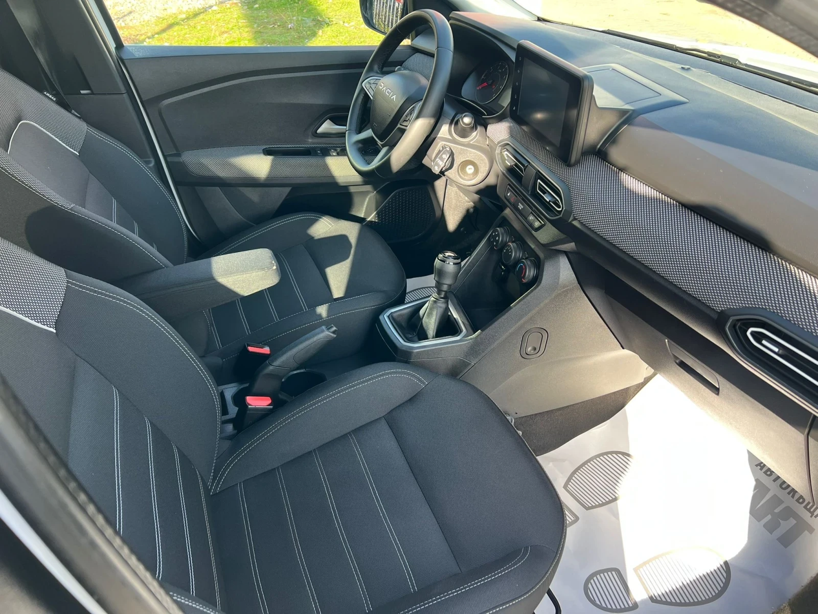 Dacia Jogger 1.0i/7MECTEH/NAVI - изображение 10