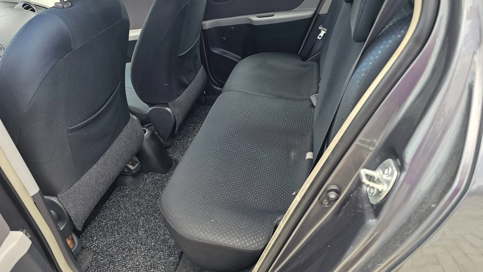 Toyota Yaris 1.3i-������ | Mobile.bg � ����������� 9