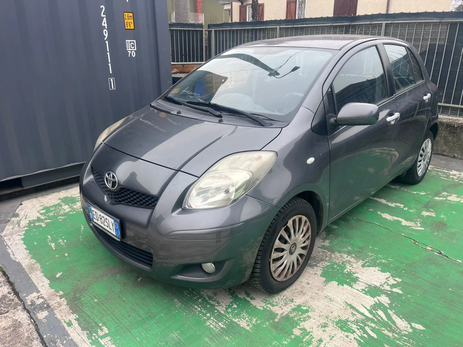 Toyota Yaris 1.3i, снимка 3 - Автомобили и джипове - 53818550
