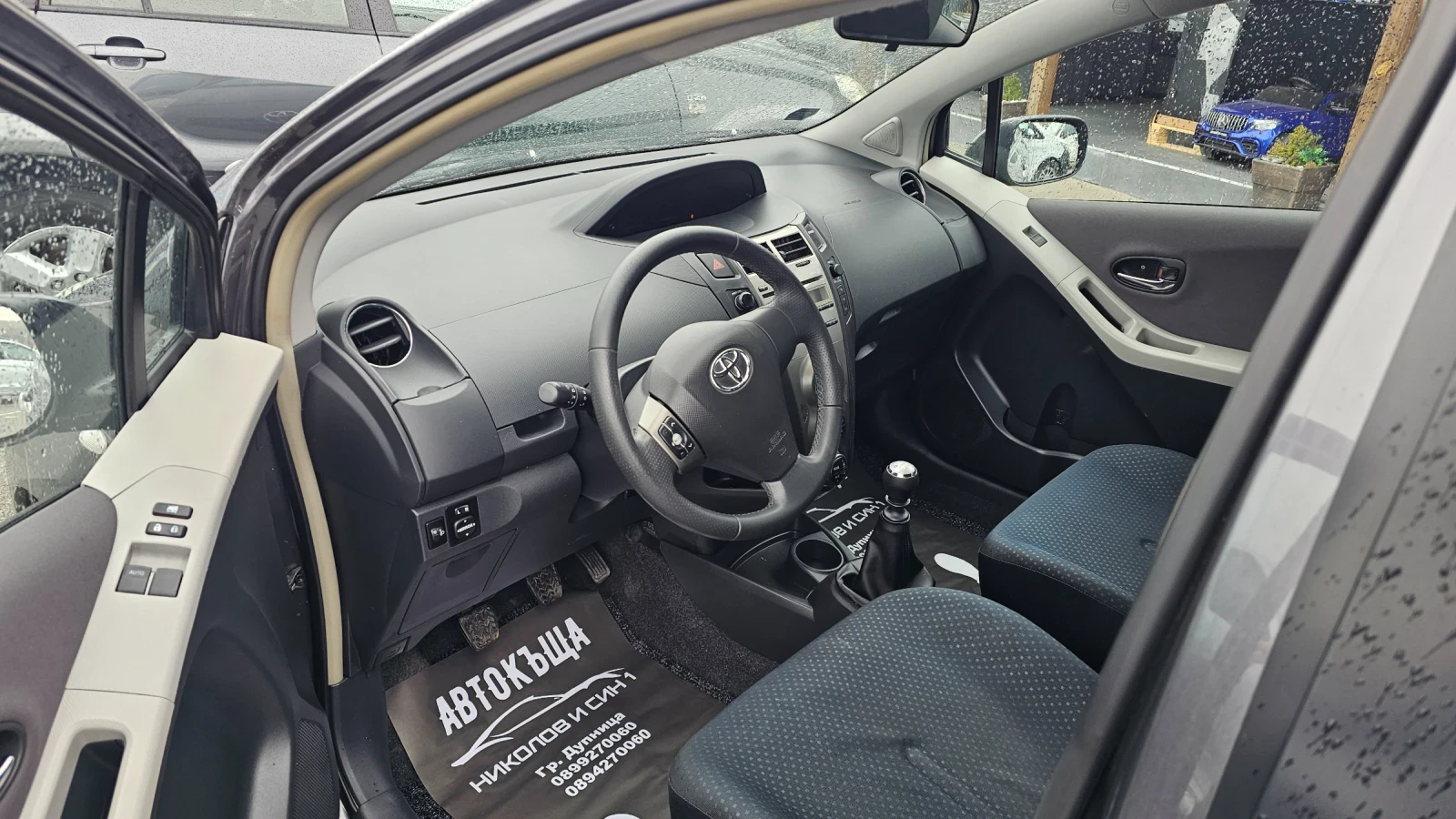 Toyota Yaris 1.3i, снимка 7 - Автомобили и джипове - 53818550
