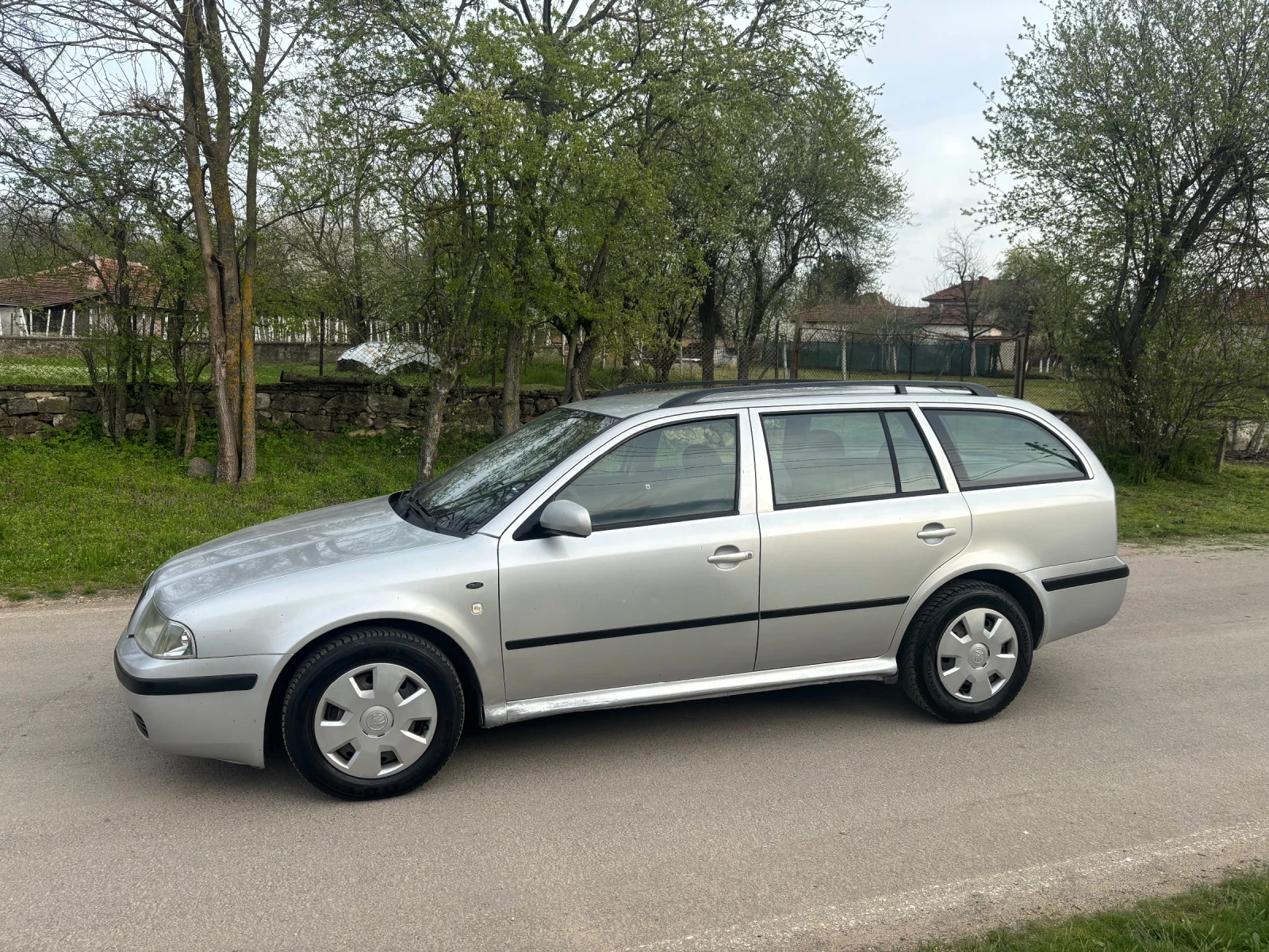 Skoda Octavia 1.9 TDI, снимка 2 - Автомобили и джипове - 54161211